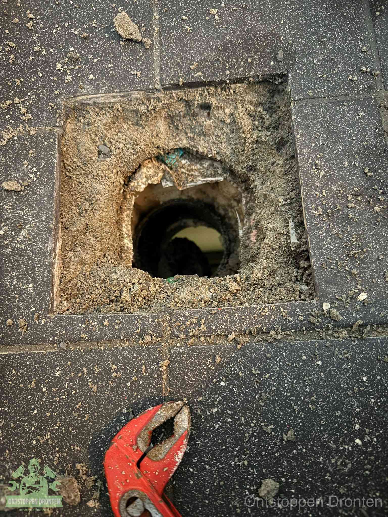 Rioolputje erfgrens eigendom in Dronten