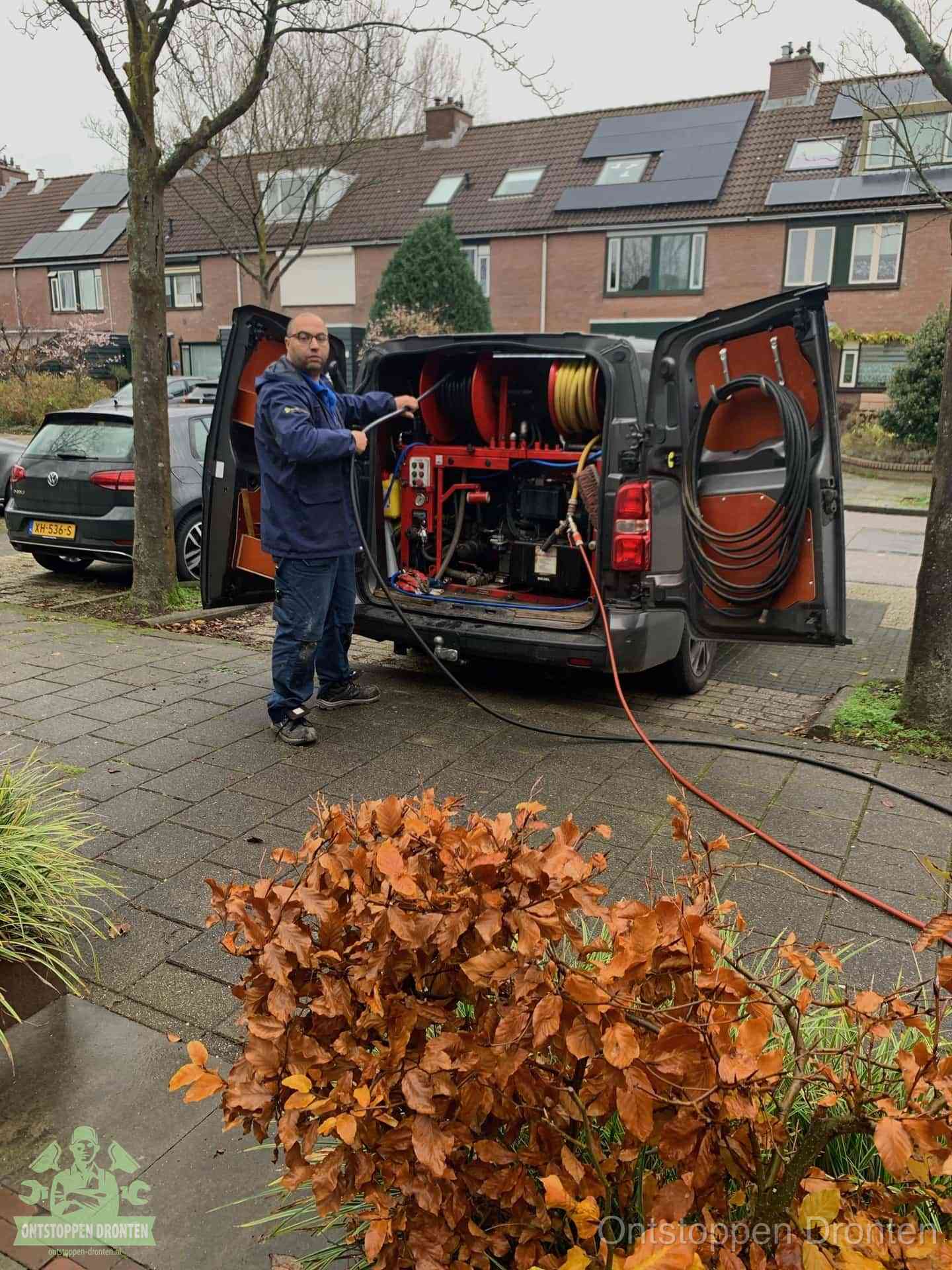 Rioolservice in de wijk in Dronten